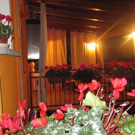 Frascineto Montagne Rocciose Bed & Breakfast エクステリア 写真