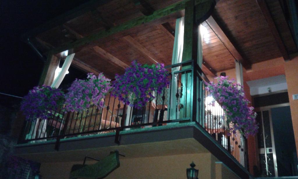Frascineto Montagne Rocciose Bed & Breakfast エクステリア 写真