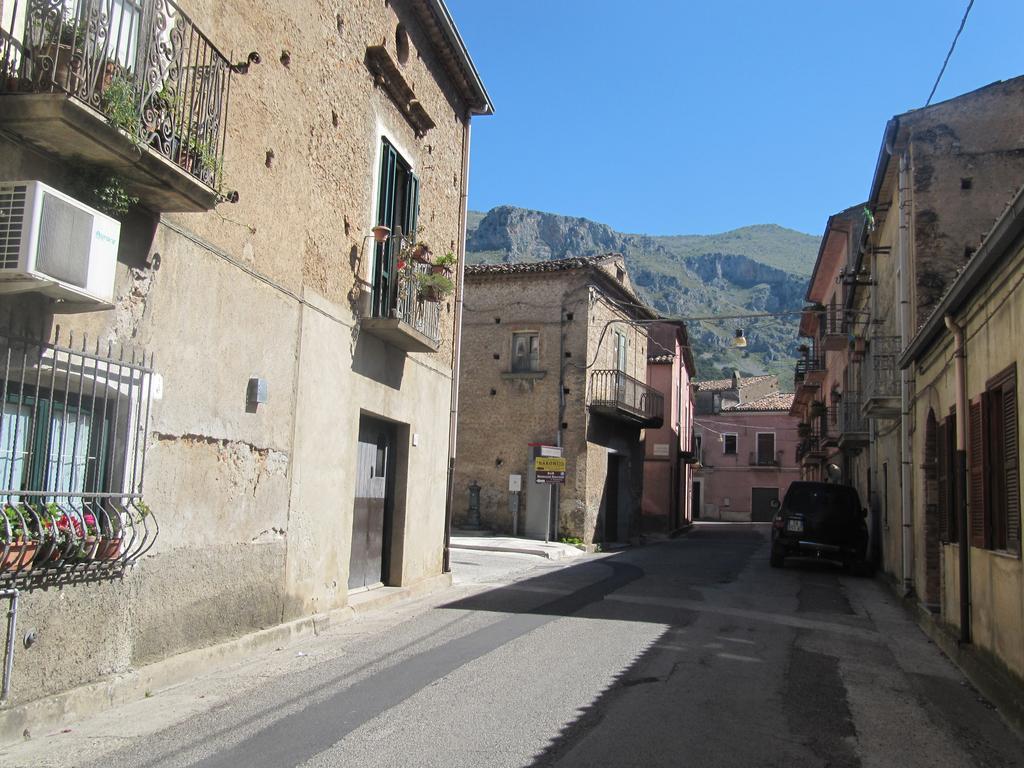 Frascineto Montagne Rocciose Bed & Breakfast エクステリア 写真