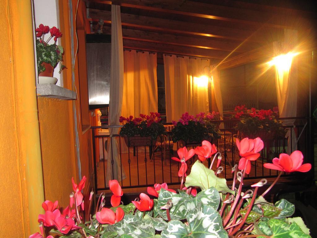 Frascineto Montagne Rocciose Bed & Breakfast エクステリア 写真
