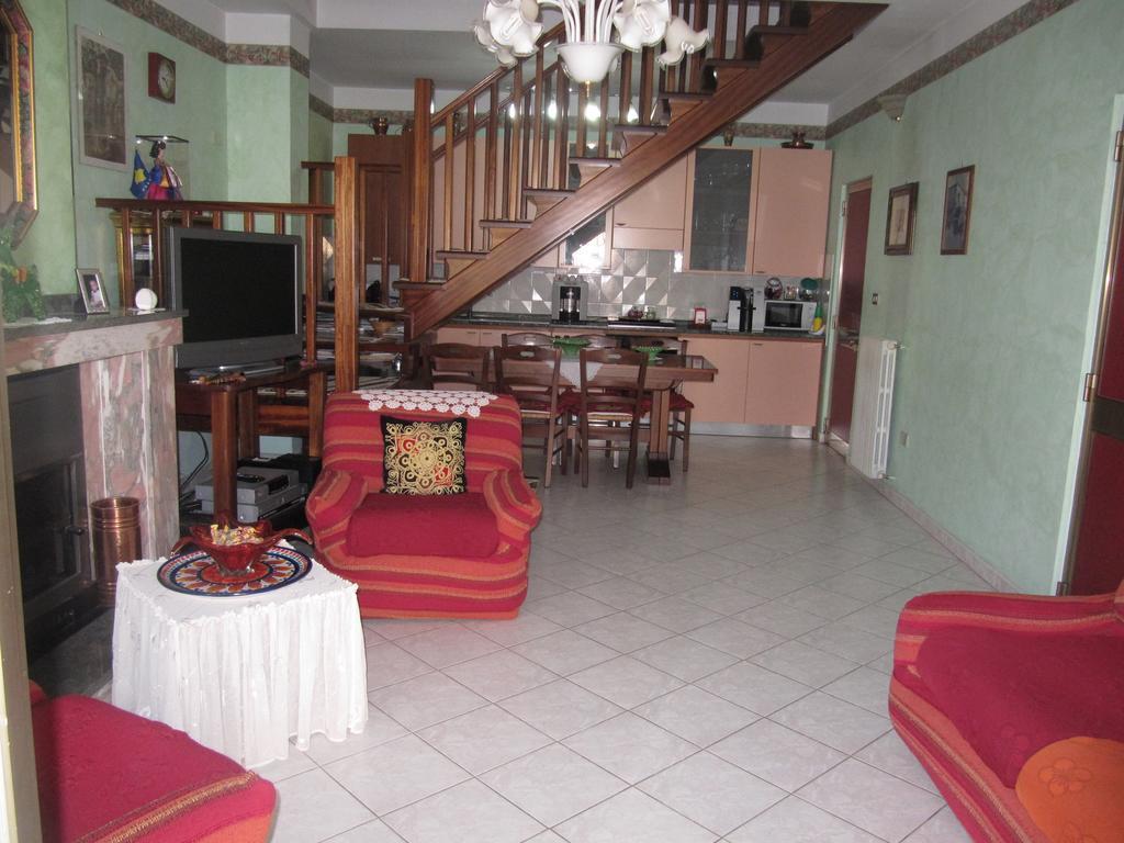 Frascineto Montagne Rocciose Bed & Breakfast エクステリア 写真
