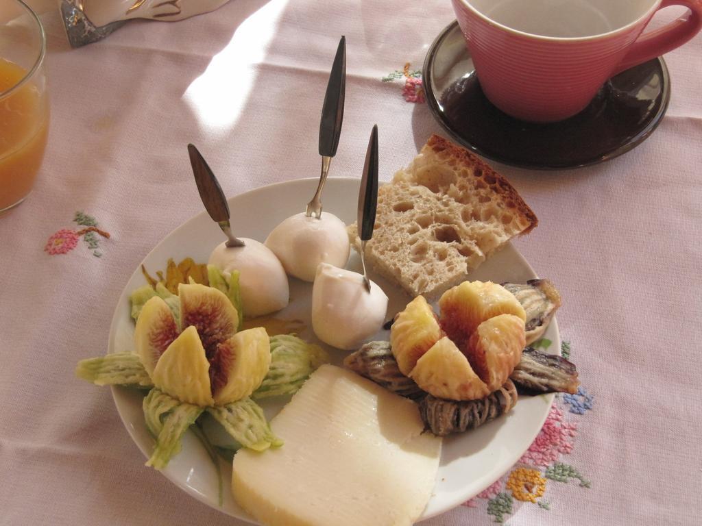 Frascineto Montagne Rocciose Bed & Breakfast エクステリア 写真