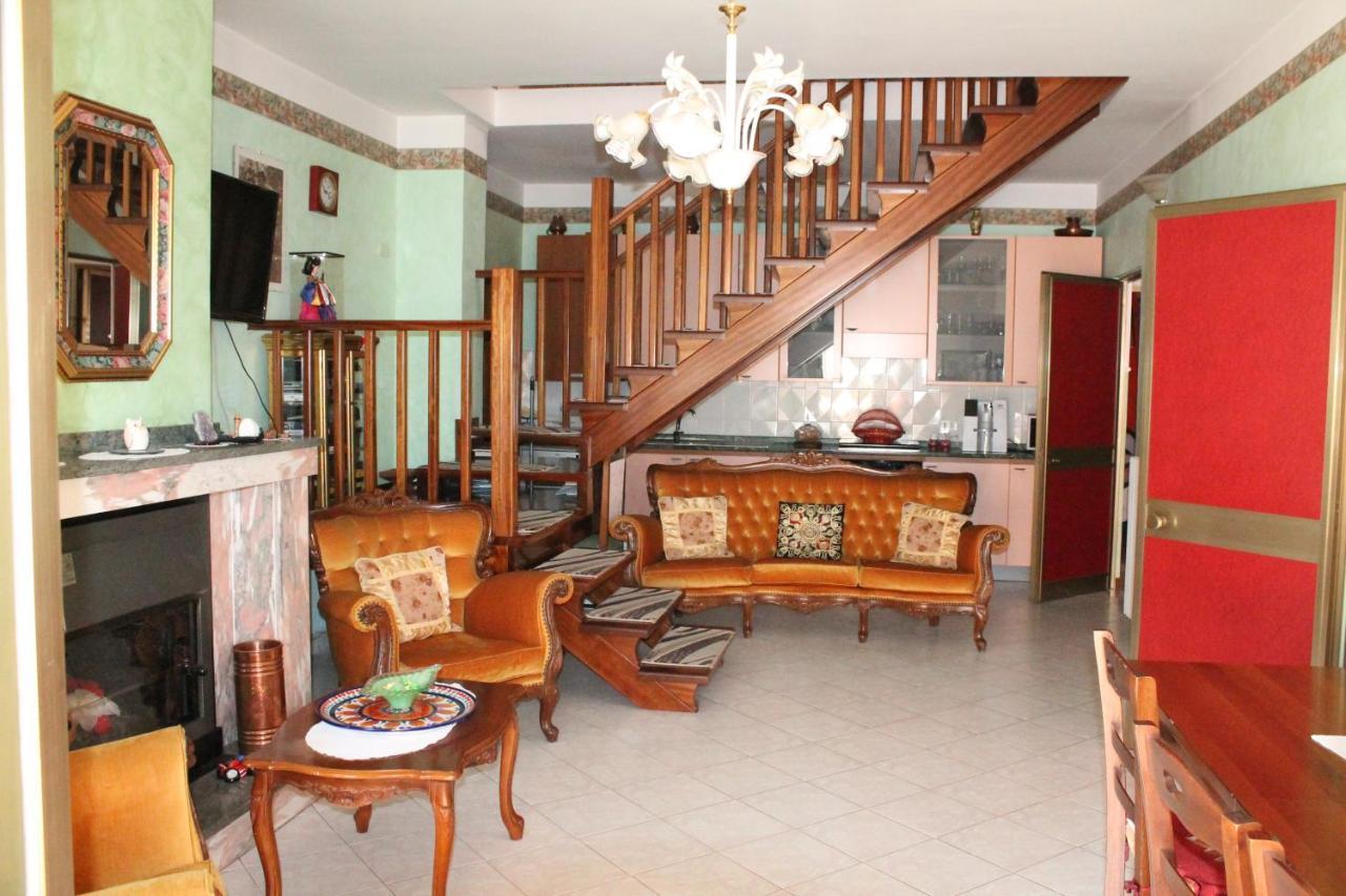 Frascineto Montagne Rocciose Bed & Breakfast エクステリア 写真
